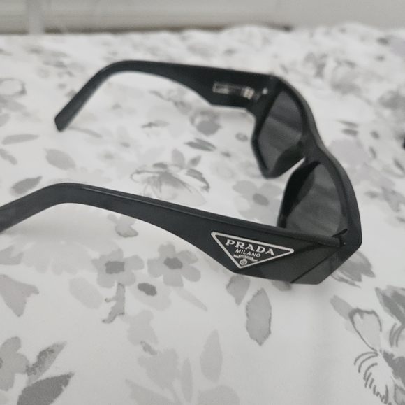 Prada Mens sunglasses - Picture 1 of 5